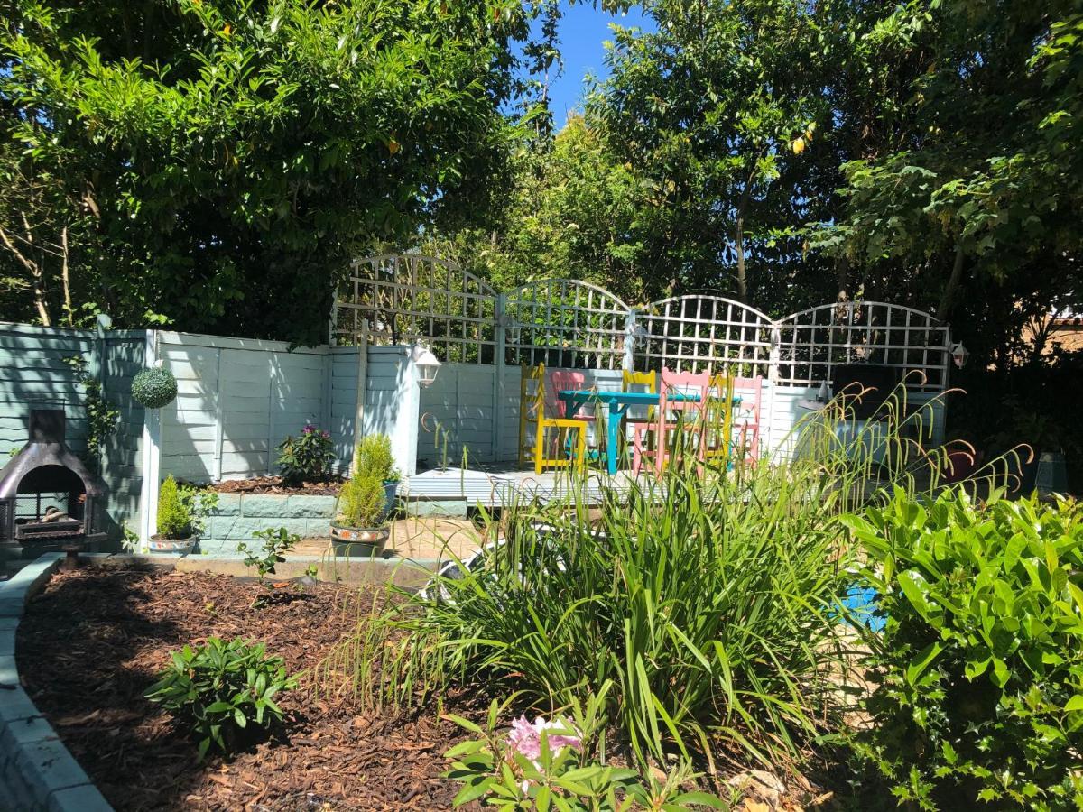 Hazelwick Guest House Hookwood Exterior foto